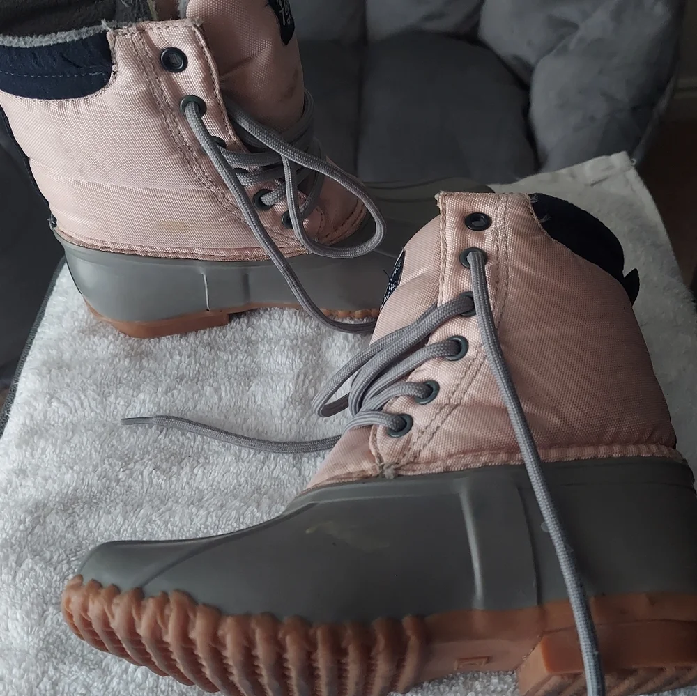 Penguin- pink fleece snowboots size 2